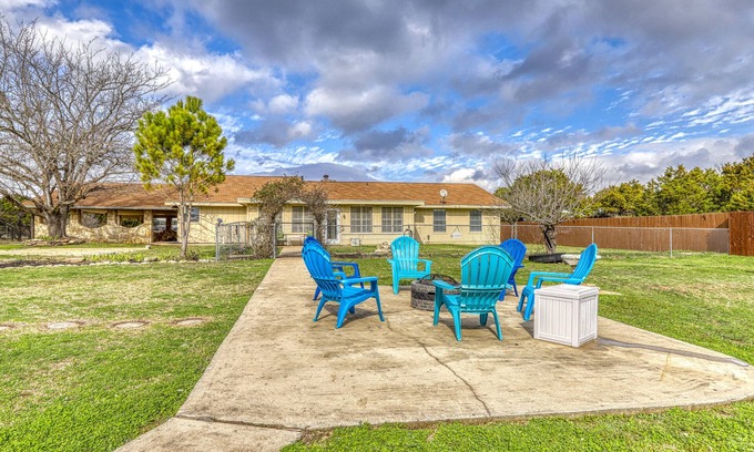 Liberty Hill House | Relaxing family-friendly home - firepit, playground & river access