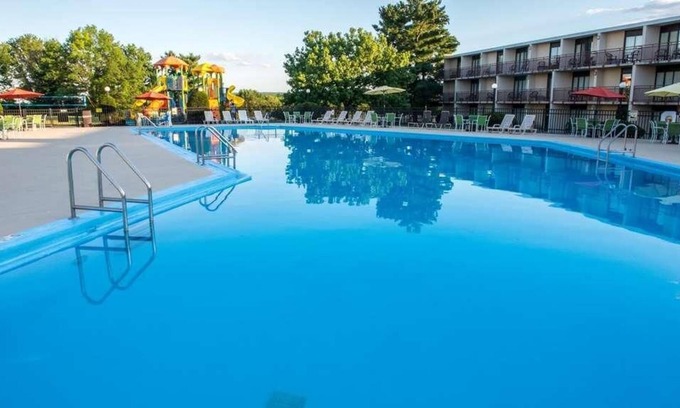 Harrisburg - Hershey House | Relaxing Getaway at Red Lion Hotel Harrisburg Hershey! Restaurant, Pool