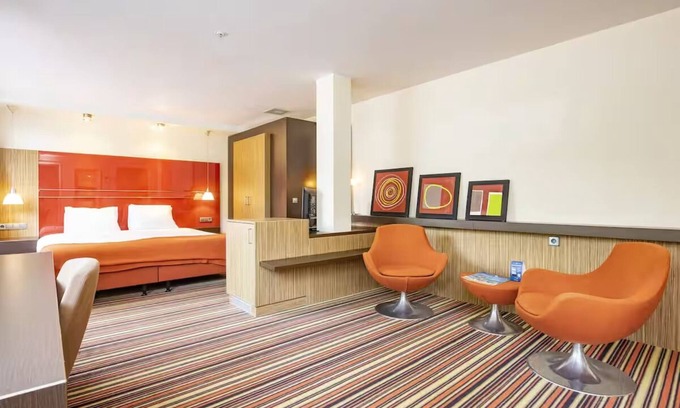 Zon en Schild Hotel | Relaxing Getaway with Free Parking, Garden Picnic Area & Bike Trails