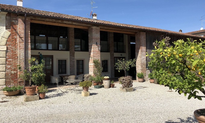 Ovest House | Relaxing historic villa greenery cyclepath to the city center lake Valpolicella