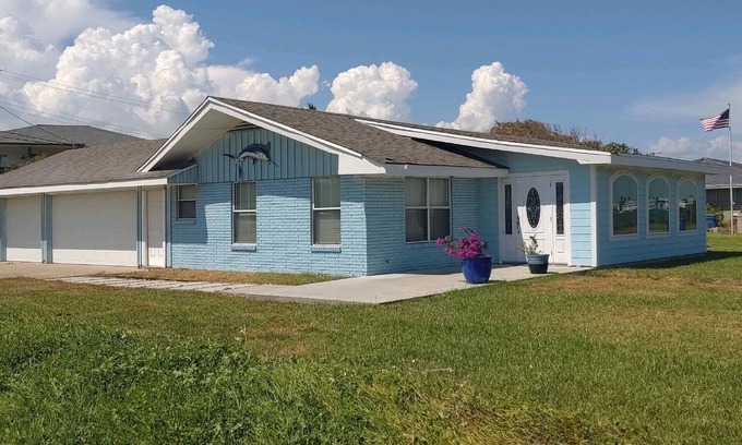 Rockport House | Relaxing home with bay view and close to Rockport Beach.