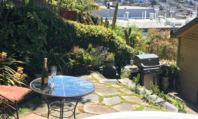 Corona Heights House | Relaxing Home with Sweeping Views, Chef's Kitchen and Hot Tub in Center of SF