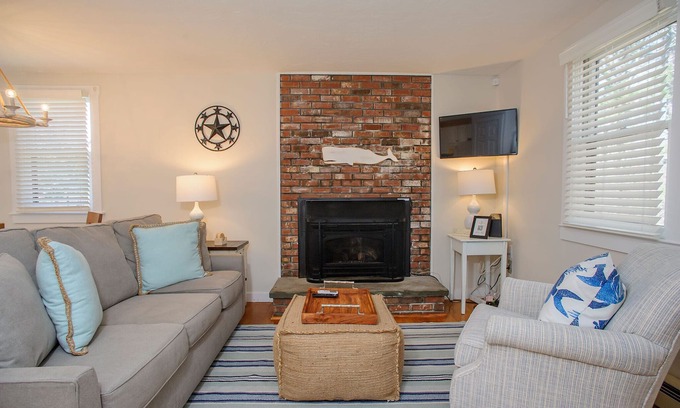 West Tisbury Cottage | Relaxing Island Retreat, Cozy Cottage, Lamberts Cove Beach Access!