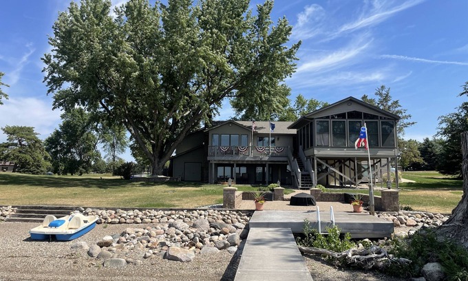 Rutland Bed & Breakfast | Relaxing Lake House, Private Beach/Yard, Dock, Jetski Lift, Continental Breakfst