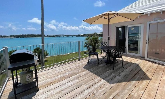 St. George's House | Relaxing One Bedroom with Patio Ocean Views