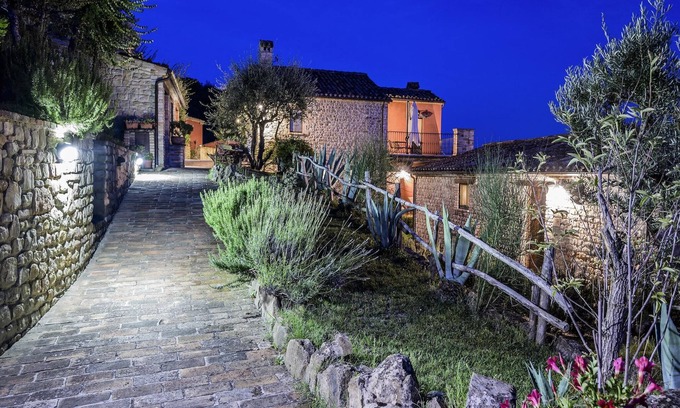 Monte San Martino Apartment | Relaxing Retreat with bike access