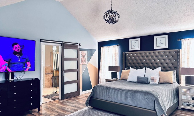 Ellenwood House | Relaxing Spacious and Cozy 4 to 5 bedroom-house in Ellenwood.