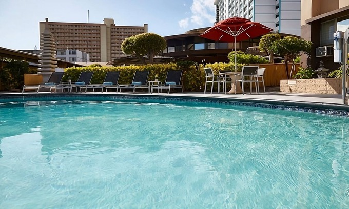 Ala Moana House | Relaxing Stay! Onsite Pool, Pets Allowed, Close to Waikiki Beach