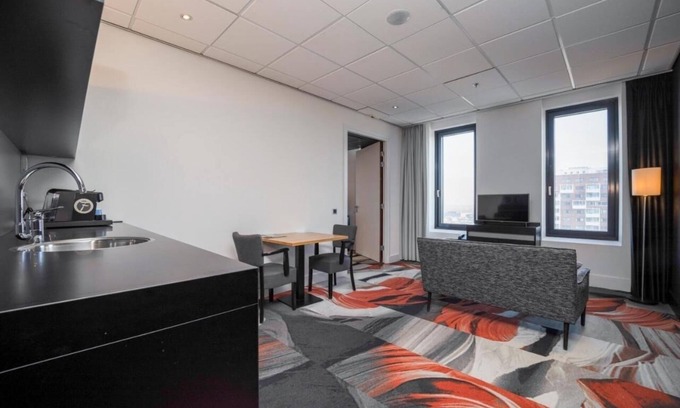 Leiden Hotel | Relaxing Suite with Pool Near Art Cafés and Walkable Leiden