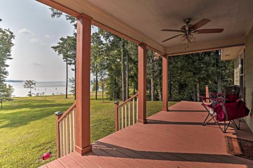 Jefferson House | Relaxing Texas Getaway, 1 Mile to Boat Ramp!