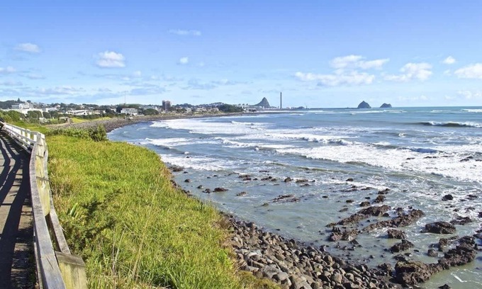 New Plymouth House | Relaxing Townhouse Near Coastal Walkway