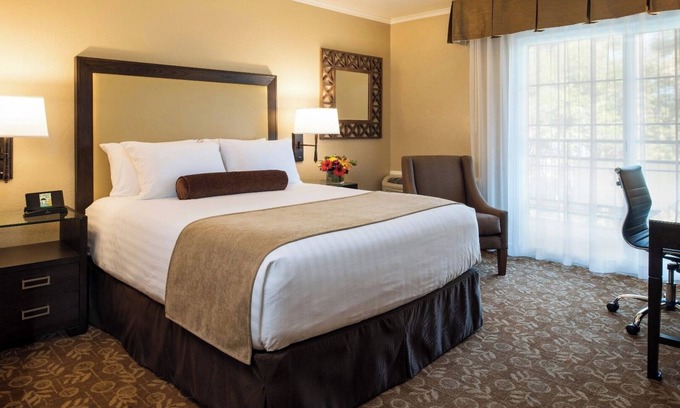 Barron Park House | Relaxing Unit with Heated Pool, Free Breakfast & Parking Near Stanford