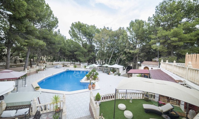 Monovar Villa | Relaxing Villa With Pool Near Alicante
