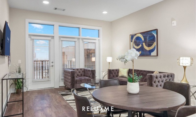Fourth Ward Condo | Reluxme | 2BR Condo in Center City w/Spa Access