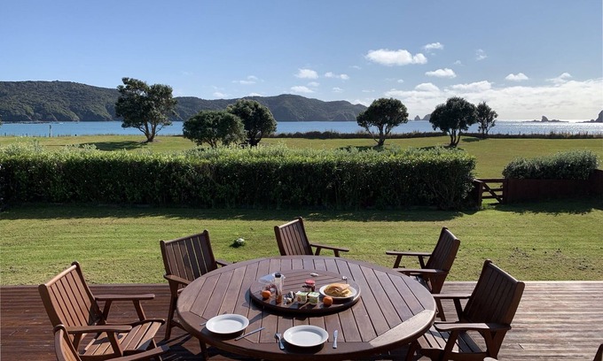 Whangaruru House | Remarkable Isthmus Beachfront Bach