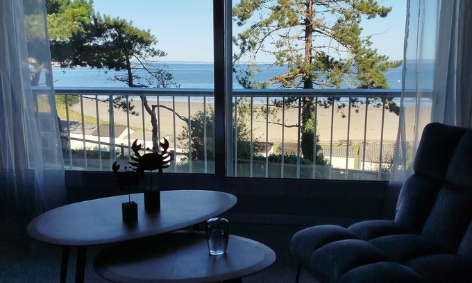 Douarnenez Communaute Apartment | Remarkable residence facing the wonderful Bay of Douarnenez!