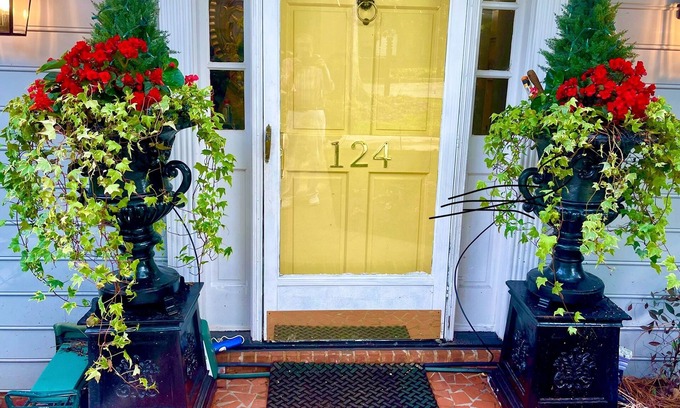 Drayton Condo | Remodeled 1 bedroom shared space, close to everything.Your choice of 2 bedrooms