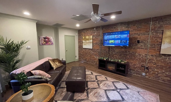 Central Northside Apartment | Remodeled 1 BR in an historic neighborhood