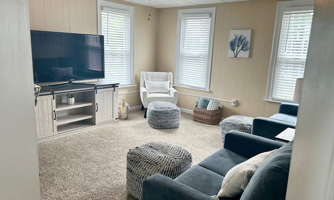 Midway Apartment | Remodeled 2 BR 2nd Fl Apartment in Hanover