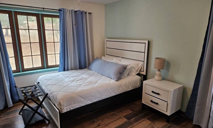 Bath House | Remodeled, 2 primaries with en-suites, and 1000' gameroom minutes from Nationals