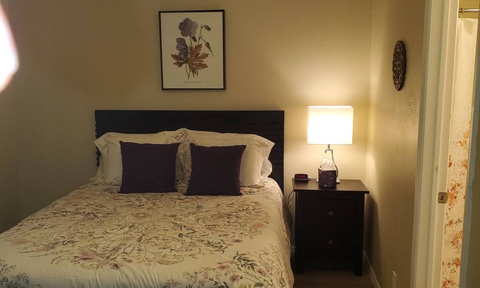 Springwoods House | Remodeled 3 BR 2 BA Duplex in Northwest Austin Pet Stays for Free !