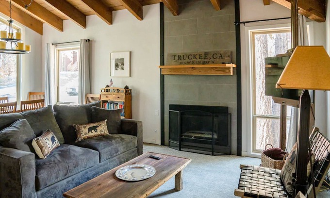 Truckee Condo | Remodeled all-season condo with fireplace