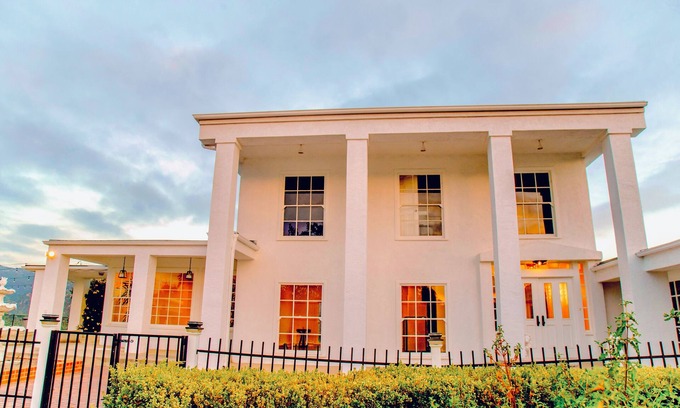 North Broadway House | Remodeled Estate w/pool and Serene Mountain Views, Central to city & Event Space