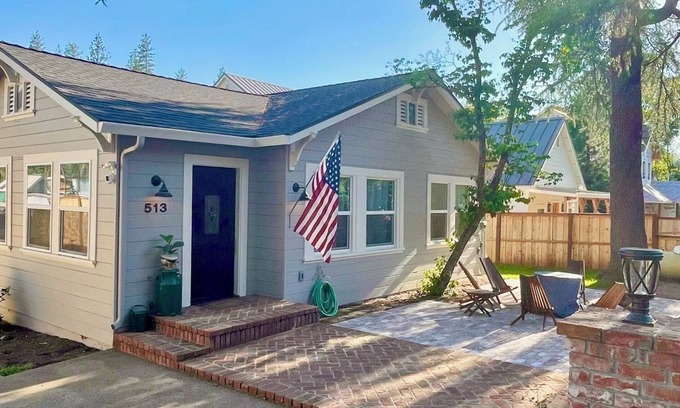 Murphys House | Remodeled home in the heart of downtown Murphys!