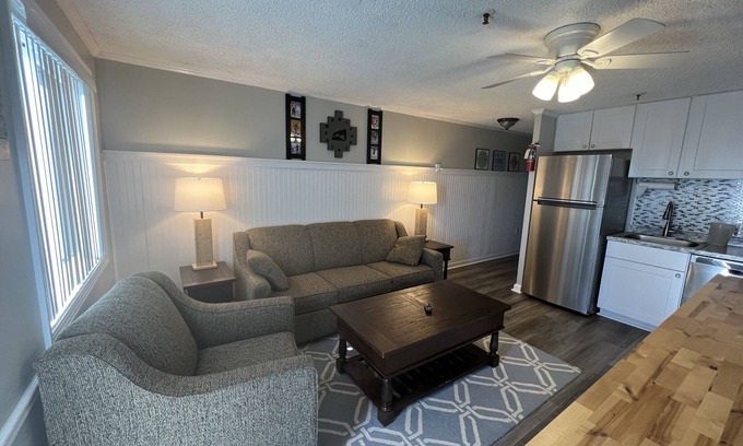Snowshoe Condo | REMODELED! Mountain Lodge 325 Ski In/Out Condo, Steps to Ballhooter & Village.