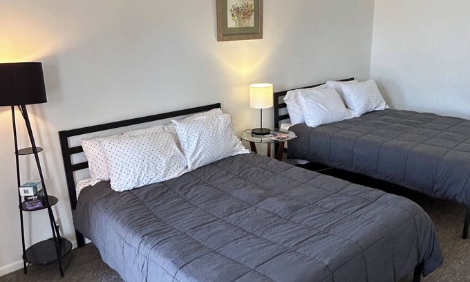 Fillmore Apartment | Remodeled two queen bed unit 11 studio with AC, Heat and fast WiFi in Fillmore