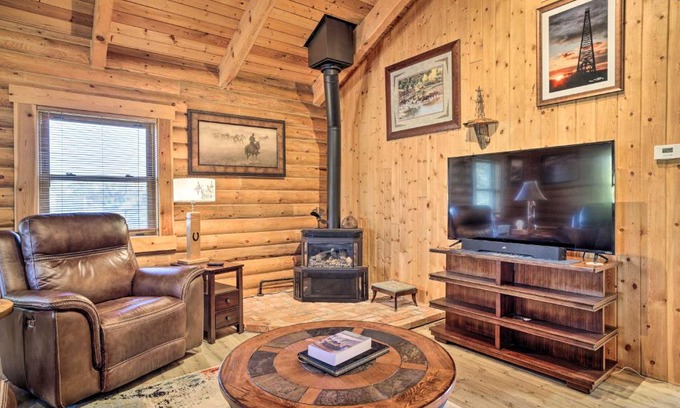 Glendo House | Remote Cabin with Gas Stove Less Than 7 Mi to Town!