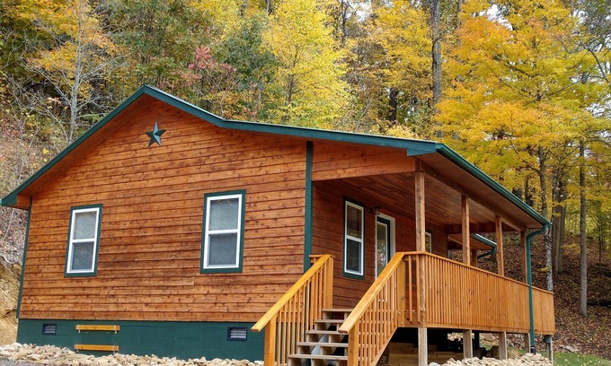 Burnsville Cabin | Remote & Private Cabin with Spa, Mountain Views and Hiking to Appalachian Trail.