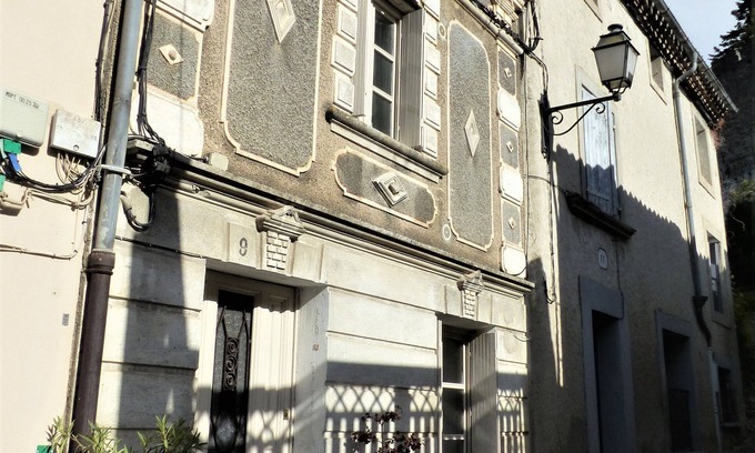 Carcassonne House | Remparts Cottage, near Cité de Carcassonne.nPets allowed