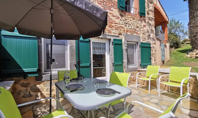 Saint-Just-pres-Brioude Cottage | Renovated cottage in St Just, private terrace, hiking, near Puy en Velay