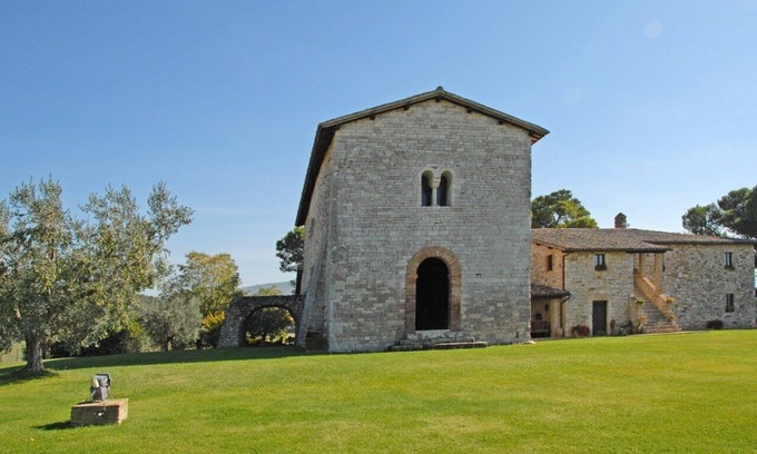 Loreto House | Renovated 13th Century Monastery, Surrounded By Award-Winning Vineyards