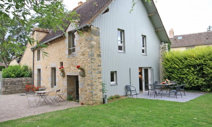 Cerise Cottage | Renovated 17th-Century Barn with Garden, Terrace, and Modern Amenities in Alençon