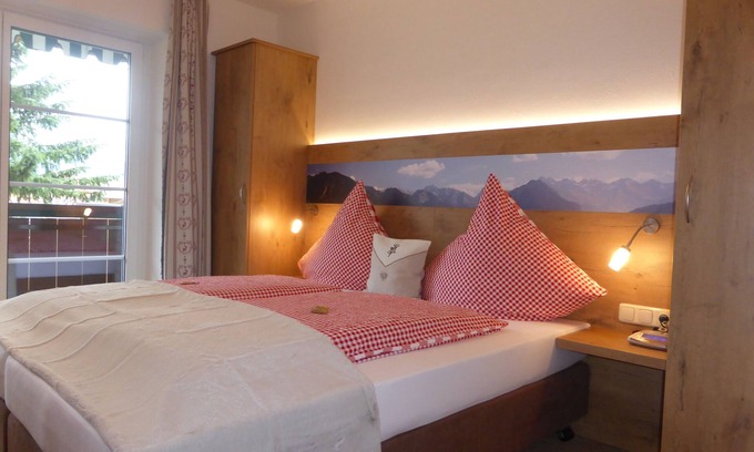 Bolsterlang Apartment | Renovated 2-room apartment on the 1st Upper floor with optional hotel service