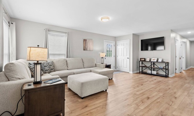 La Grange House | Renovated 3 bedroom, 2.5 bath 1,900 sq ft home with finished walkout basement