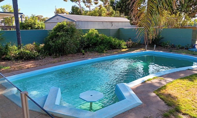 Risdon Park House | Renovated 3BD w/pool and spa bath