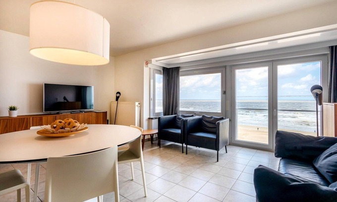 Koksijde-Bad Apartment | Renovated apartment in Koksijde with sea-views