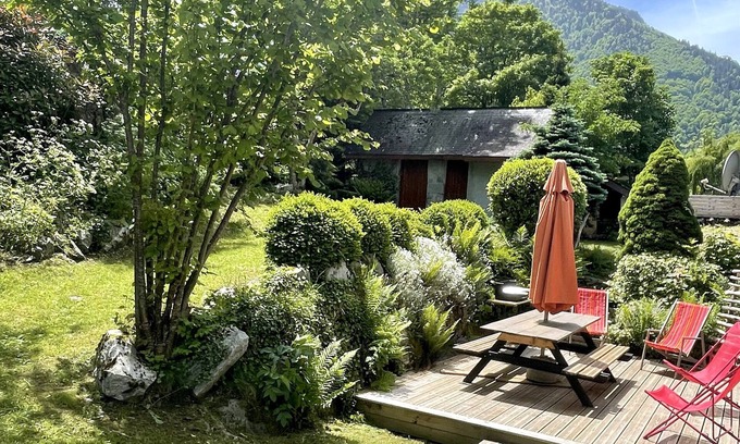 Cauterets House | Renovated chalet-style sheepfold at the entrance to the village of Cauterets