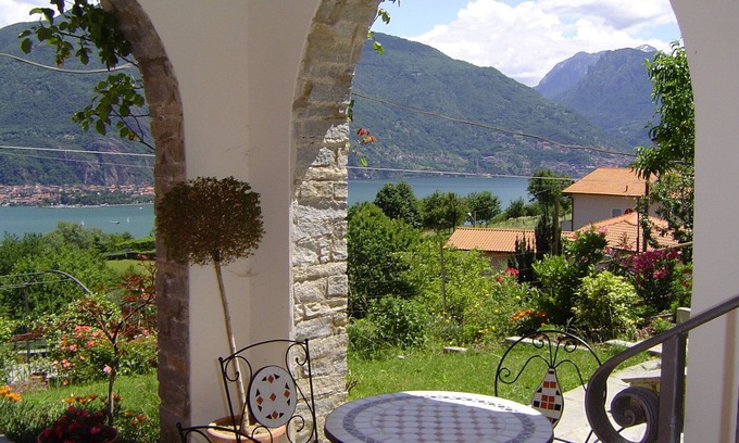 Cheis Apartment | Renovated flat in 2025 with lake view garden