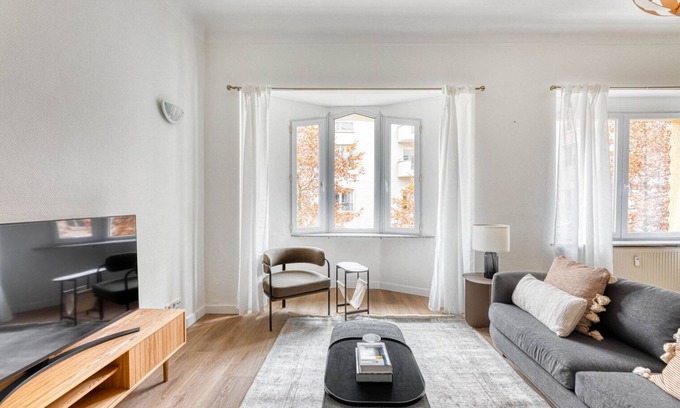Gare Apartment | Renovated Gare 2BR nr bus station, by Blueground