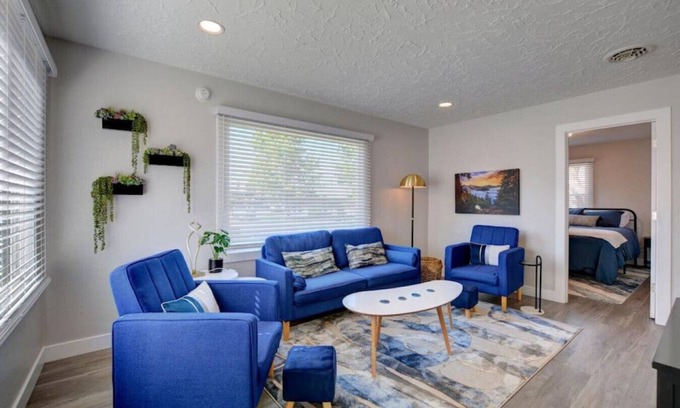 Central Point House | Renovated Home in Central Point