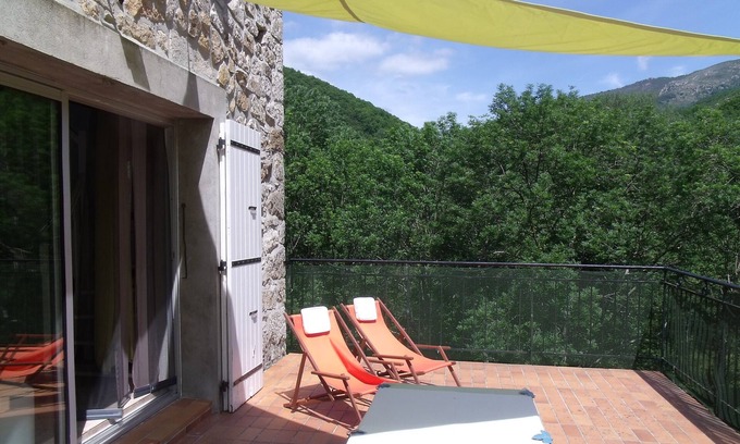 Juvinas House | Renovated sheepfold in the heart of nature, with large terrace and private beach access to the river.