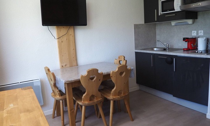 Reberty Apartment | Renovated Studio near Slopes with Balcony, Sleeps 3