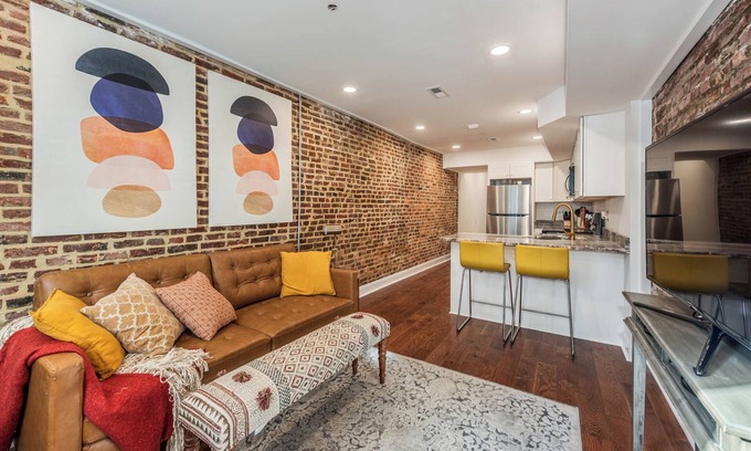 Fells Point Apartment | Renovated Upper Fells Point apartment in walking distance to Hopkins &Waterfront