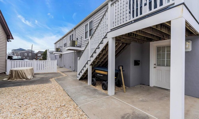 Point Pleasant Beach Condo | Renovated, open concept 1BR unit w/porch room, futon in LR, huge basement, 2 badges to beach!