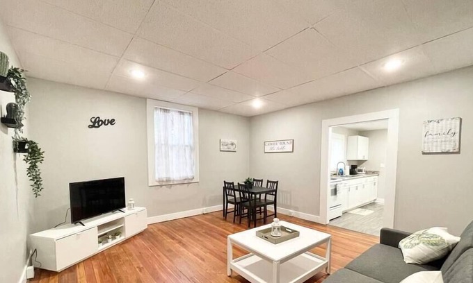Franklin House | Rent 2 Neighboring Homes, Sleeps 13!