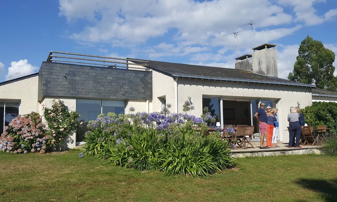 Baden Villa | Rent architect villa direct sea Gulf of Morbihan in July